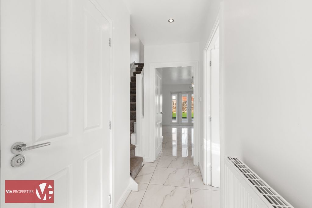 Property photo 3 of 29 Photo 14