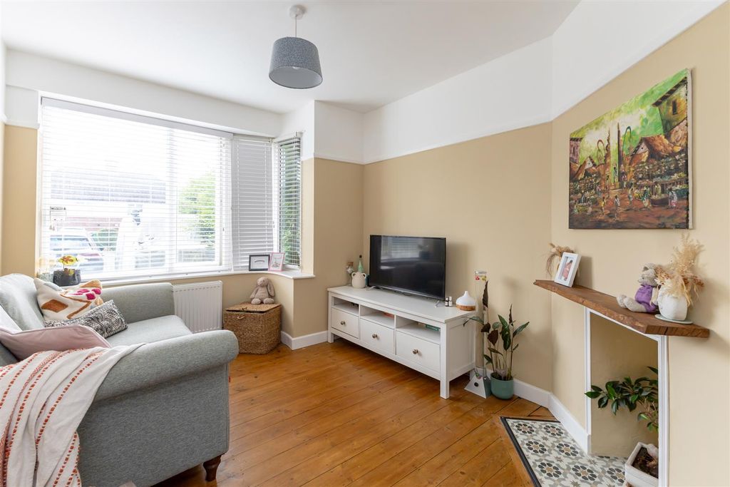 Property photo 2 of 20 Untitled-1814.Jpg