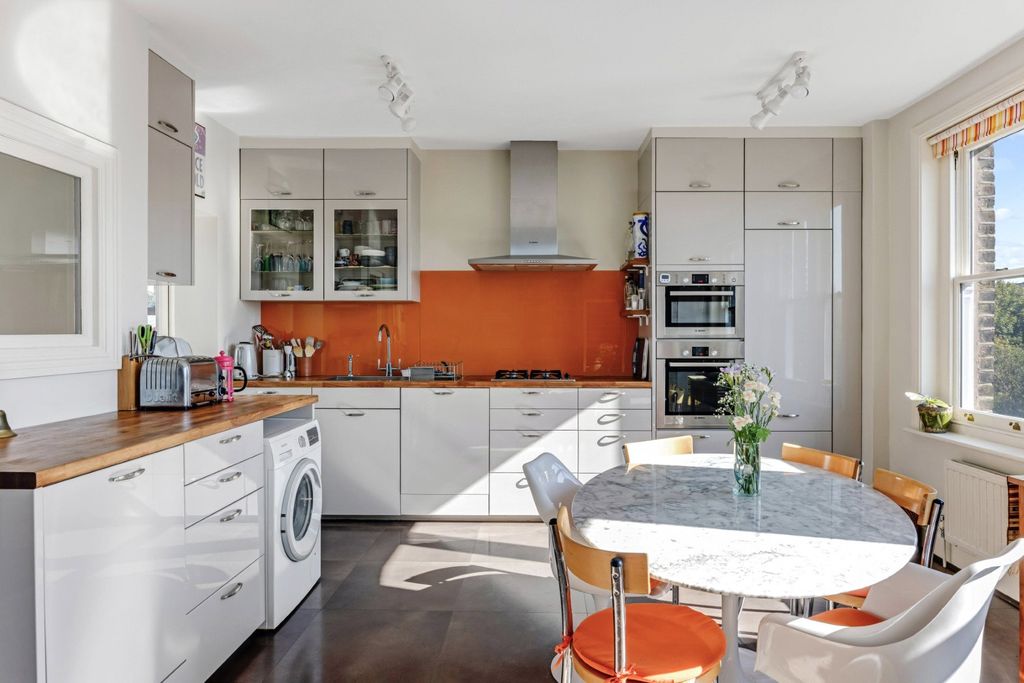 Property photo 2 of 19 Picture No. 30