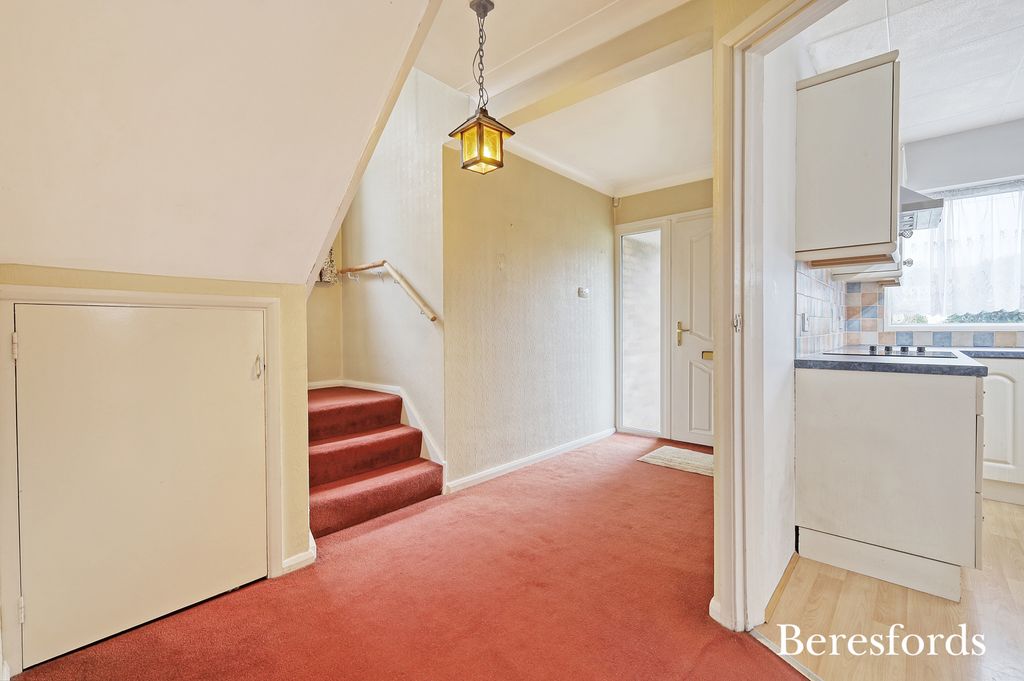 Property photo 3 of 17 Hallway