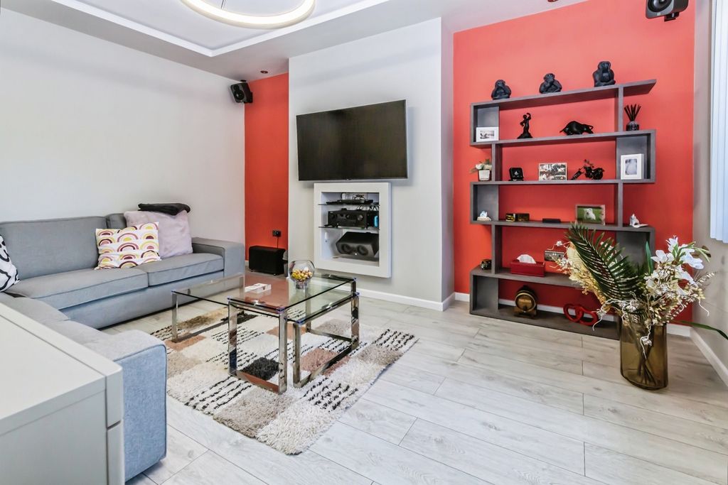 Property photo 2 of 21 Pbox-Img.Jpg