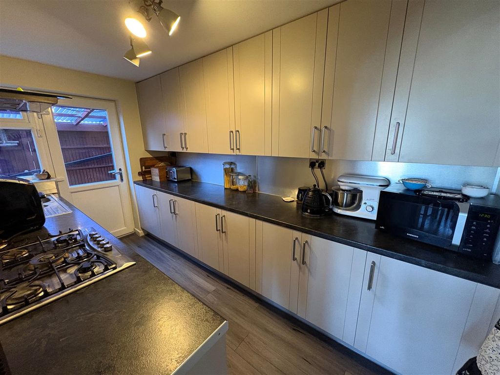 Property photo 3 of 27