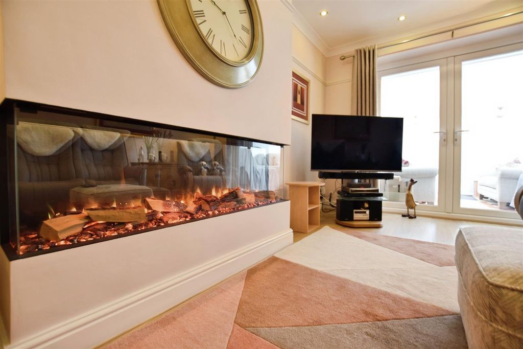 Property photo 3 of 24 0A4A585A-Lounge 20Fire.Jpg