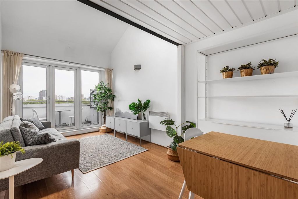 Property photo 3 of 19 Living Room