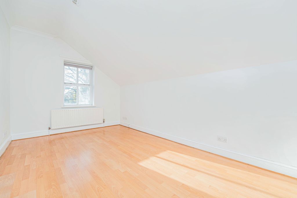 Property photo 3 of 11 3 - 7d9908B1-8F75-Ed