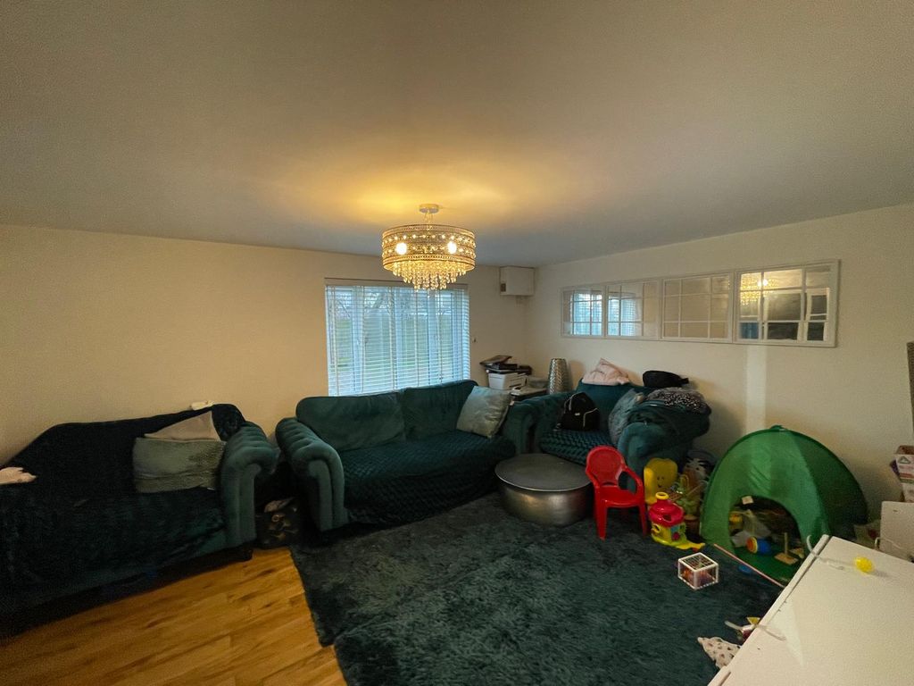 Property photo 2 of 6 Gallery