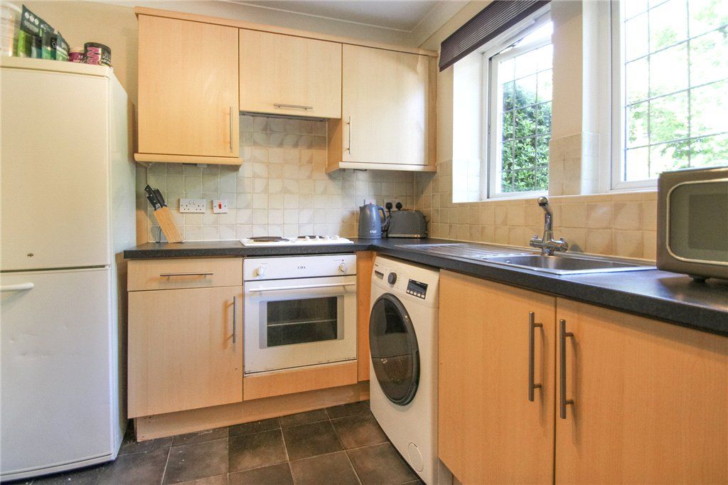 Property photo 3 of 7 Kitchen
