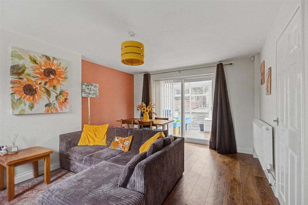 Property photo 3 of 25 Lounge_1.Jpeg