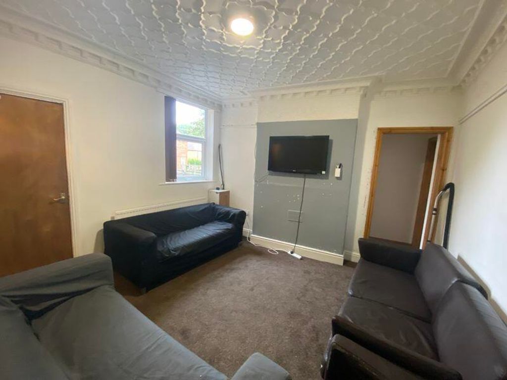 Property photo 2 of 15 A Spacious And Inviting Large Modern Living Room, ...