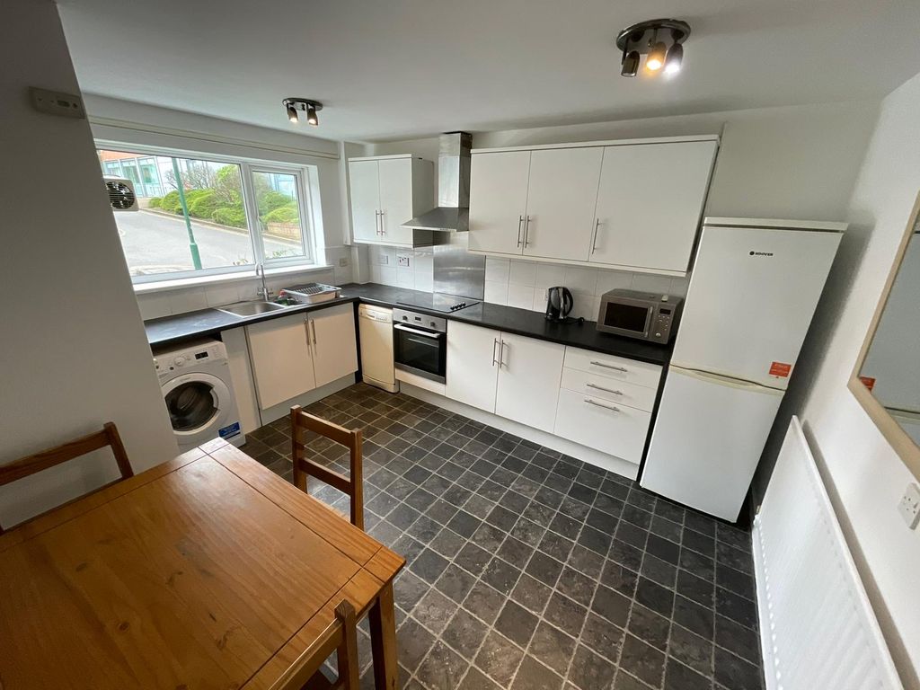 Property photo 2 of 11 Image