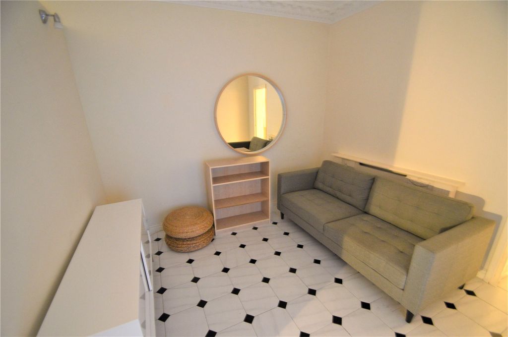 Property photo 2 of 8 Lounge