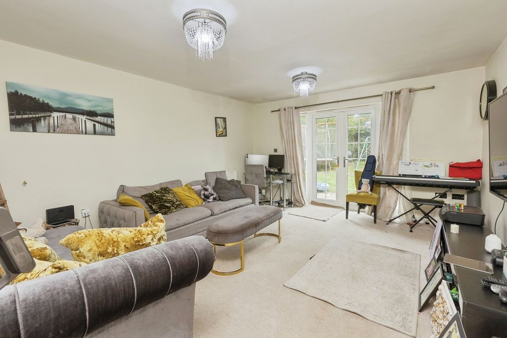 Property photo 2 of 12 Photo