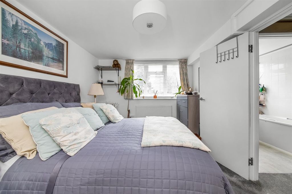 Property photo 1 of 14 Bedroom