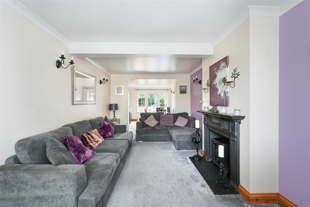 Property photo 3 of 20 Roundwood Way (12).Jpg