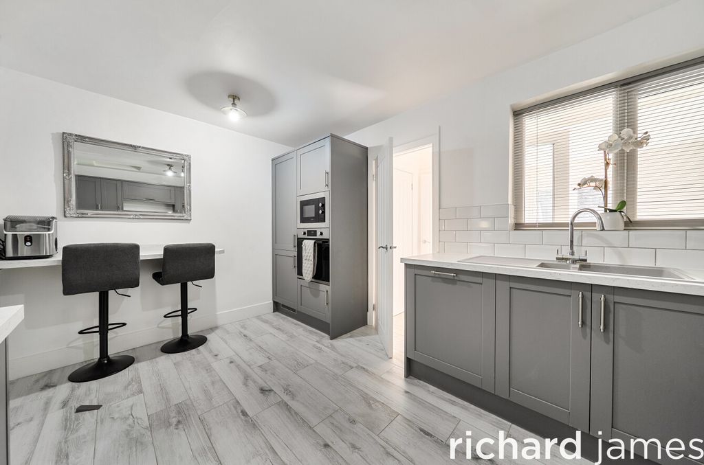 Property photo 3 of 12 1386E6E863Ac4A71850Aba8Db505854A