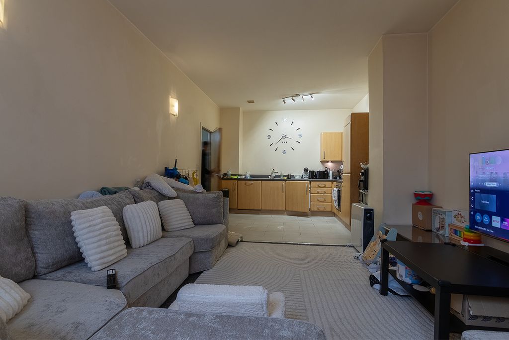 Property photo 2 of 27