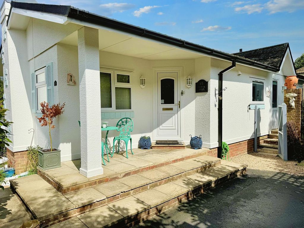 Property photo 1 of 18 Front (Exterior)