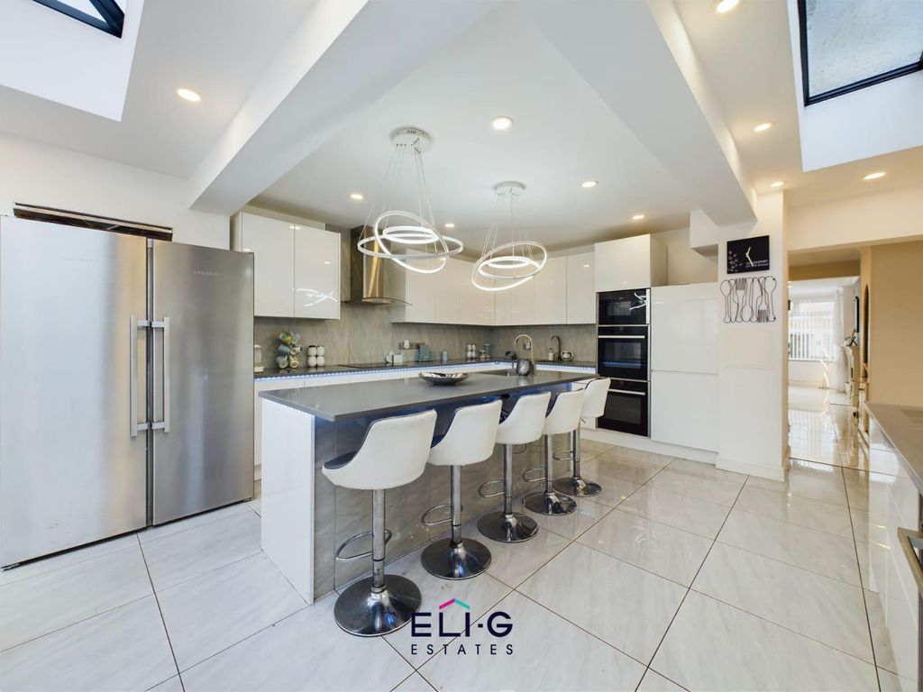 Property photo 2 of 16 Gallery