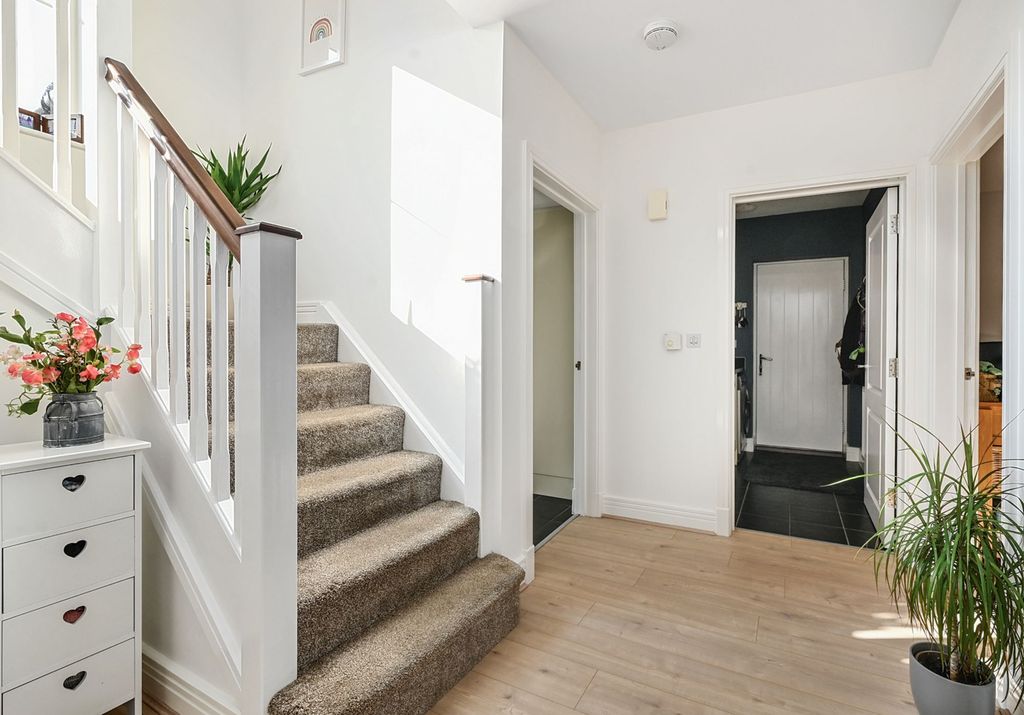 Property photo 2 of 36