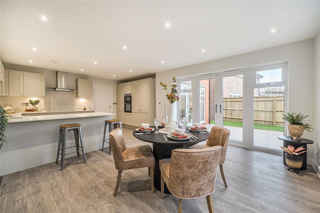 Property photo 2 of 14 Kitchen/Dining