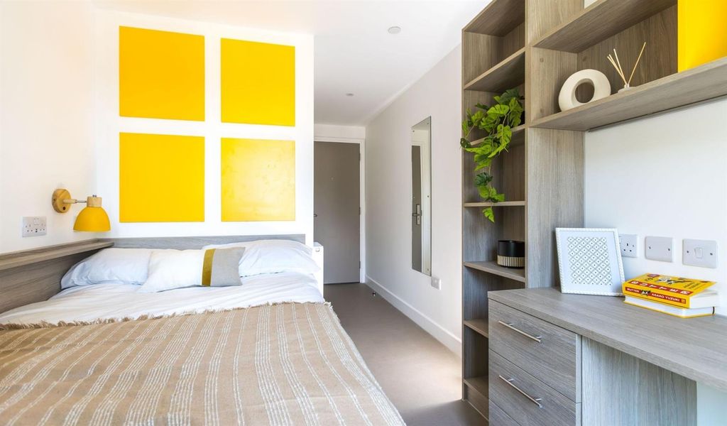 Property photo 3 of 11