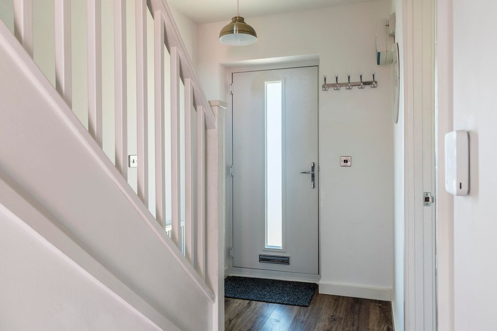 Property photo 2 of 31