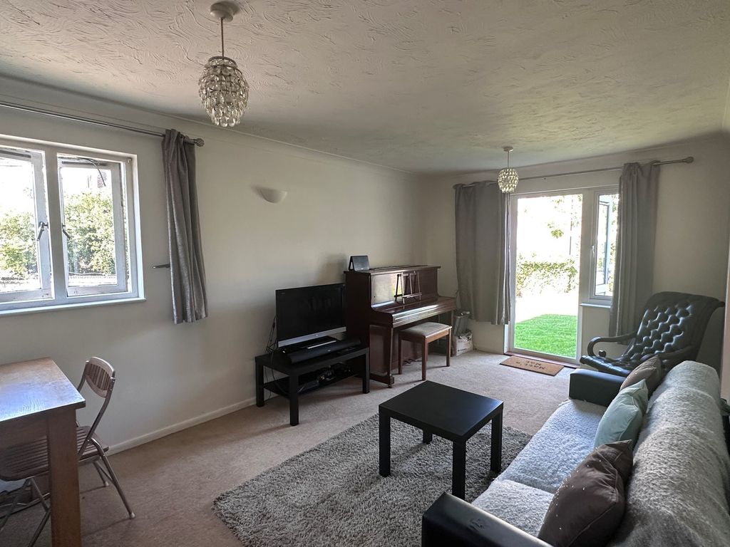 Property photo 2 of 8