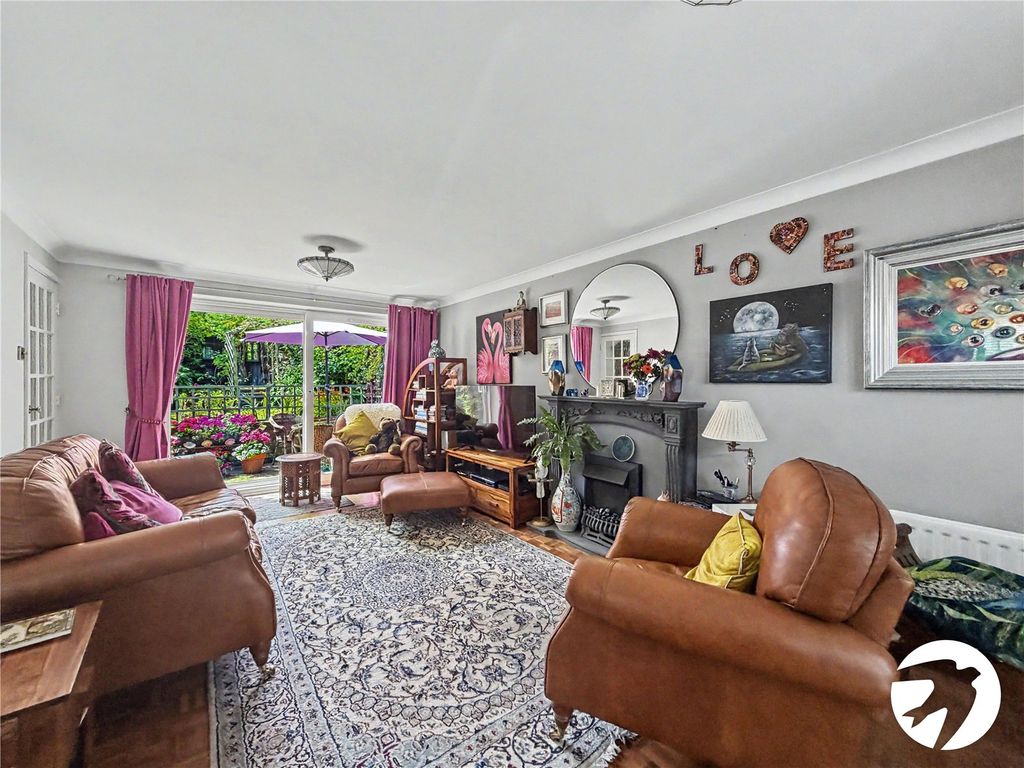 Property photo 3 of 15 Lounge