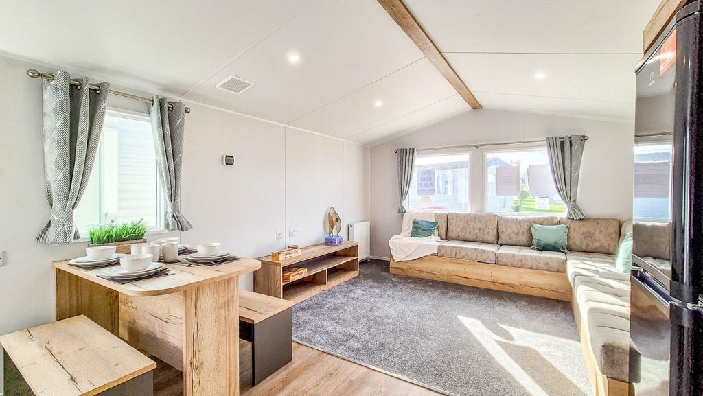 Property photo 1 of 17 Untitled 5