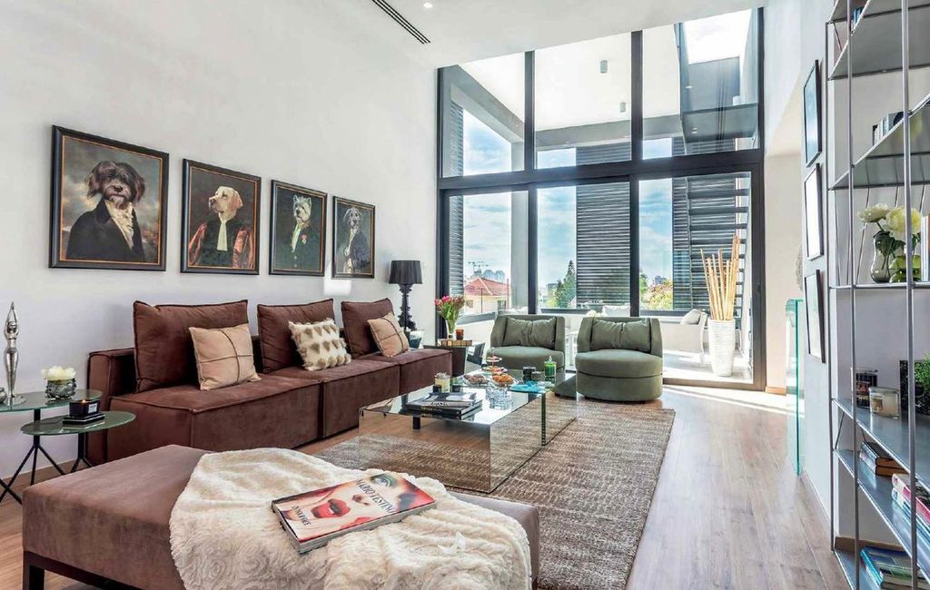 Property photo 3 of 11