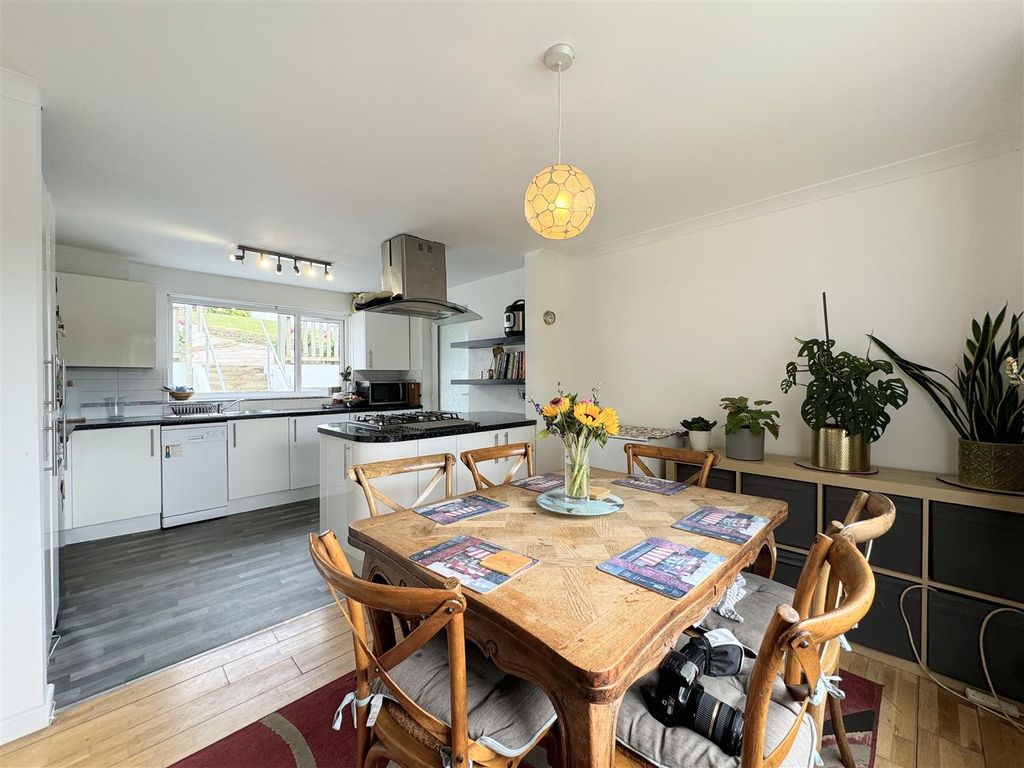 Property photo 3 of 30 Kitchen Diner
