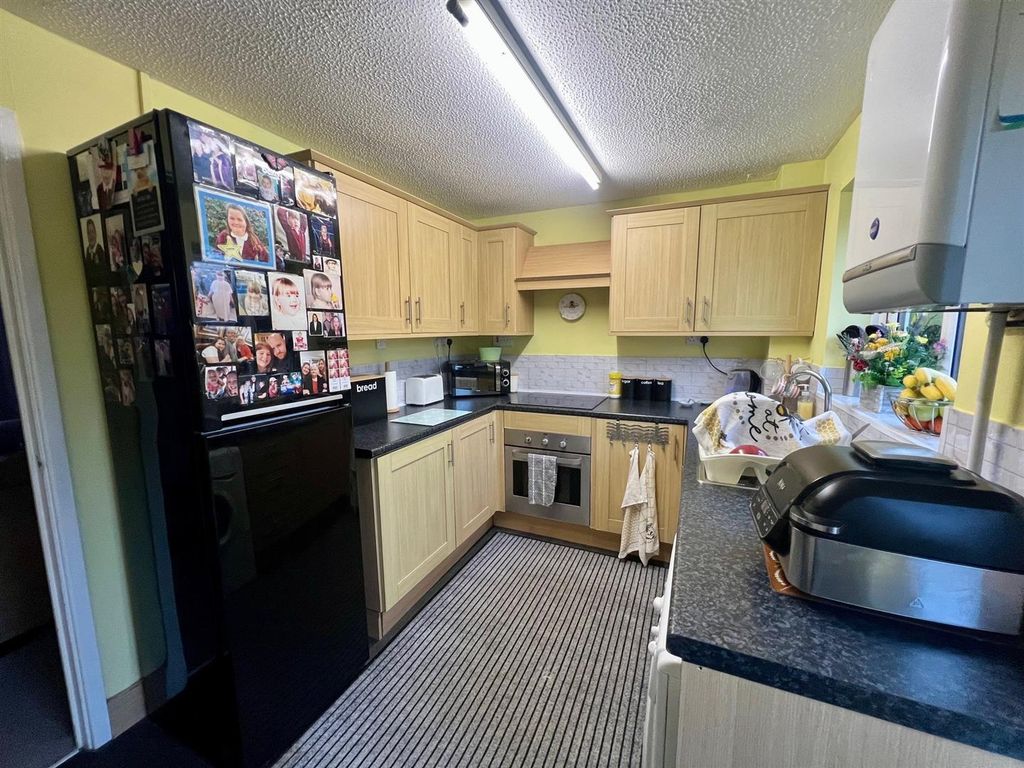 Property photo 2 of 18 Kitchen 2.Jpg