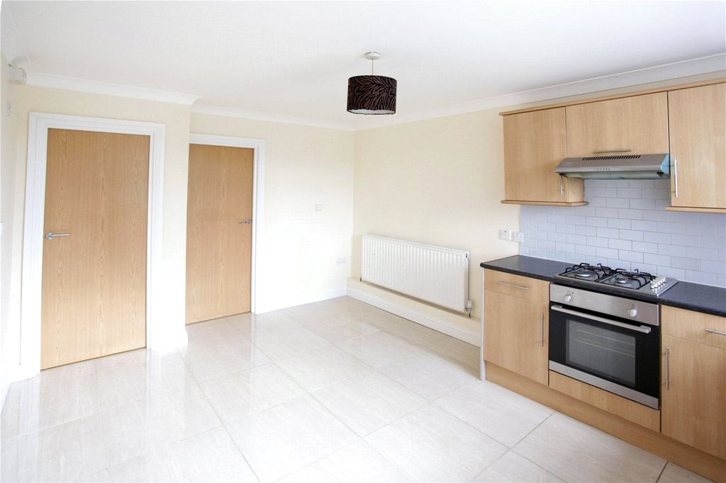 Property photo 3 of 10 Living/Dining