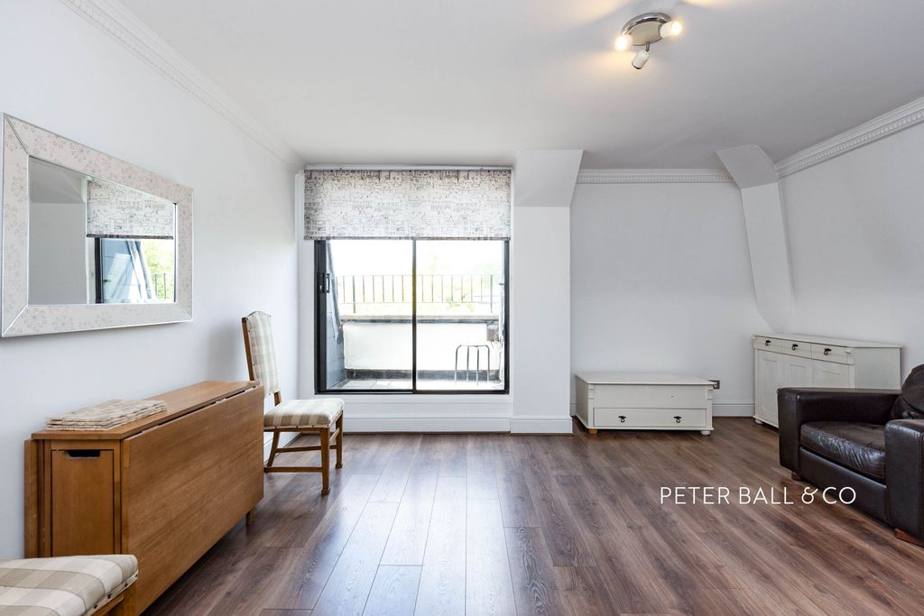 Property photo 3 of 11 3