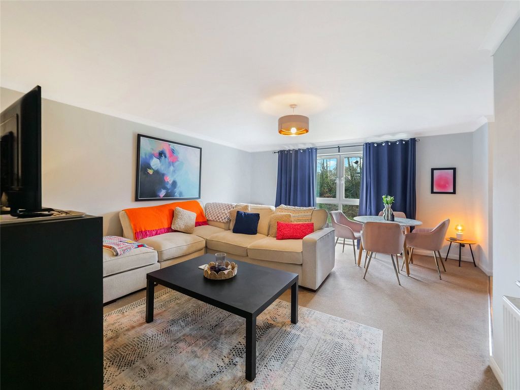 Property photo 2 of 19 Picture No. 04