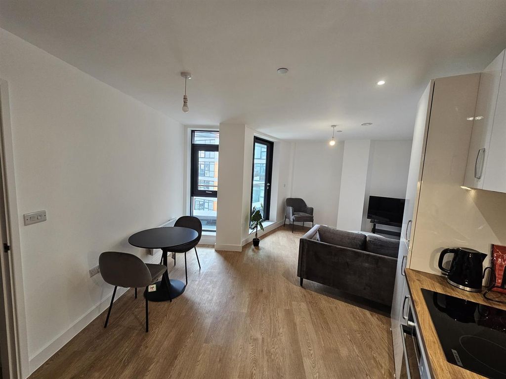 Property photo 1 of 11 1000075197