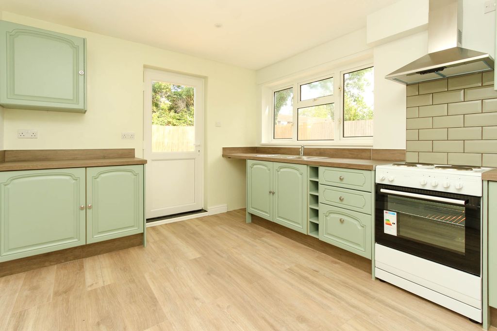 Property photo 2 of 12 Kitchen/Dining Room