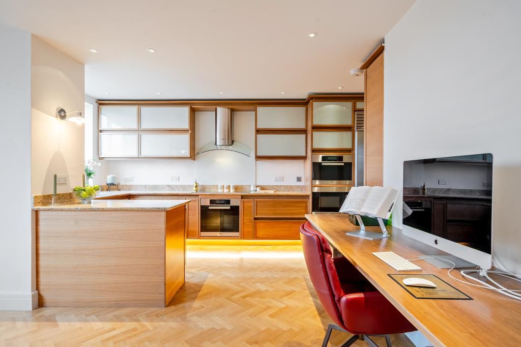 Property photo 3 of 28 Kitchen