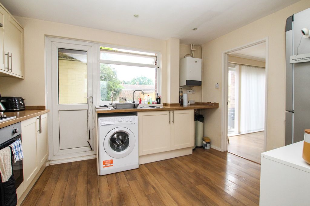 Property photo 3 of 13 Kitchen