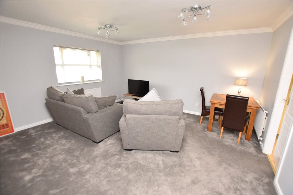 Property photo 3 of 10 Lounge