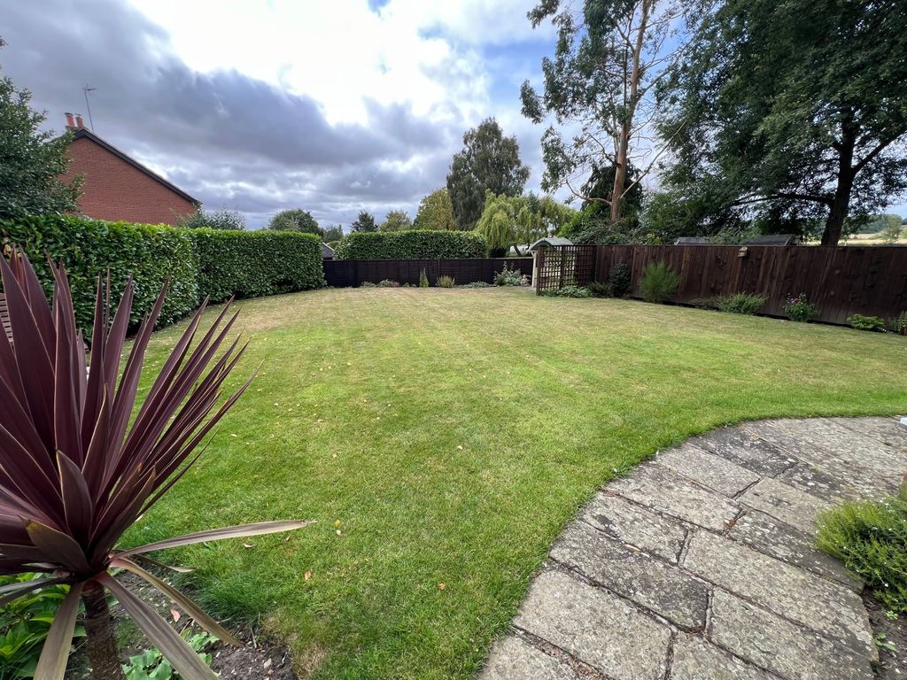 Property photo 3 of 25 Garden2