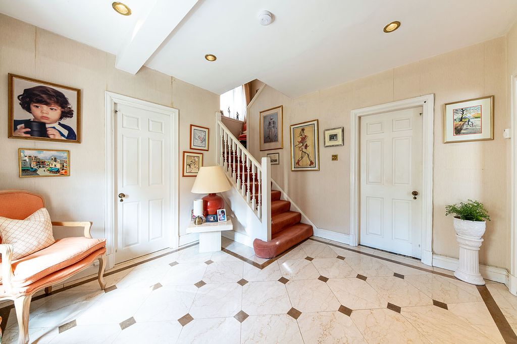 Property photo 2 of 13