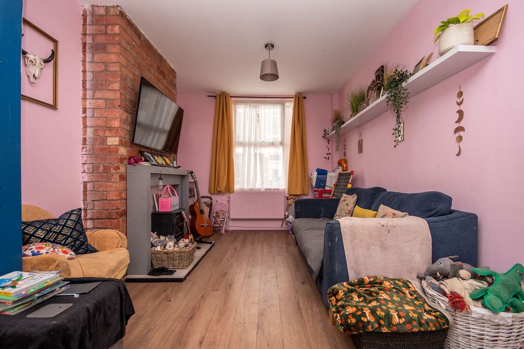 Property photo 2 of 10
