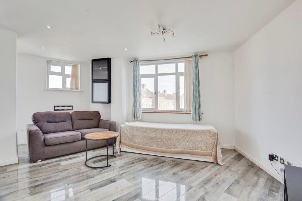 Property photo 3 of 12 Recep