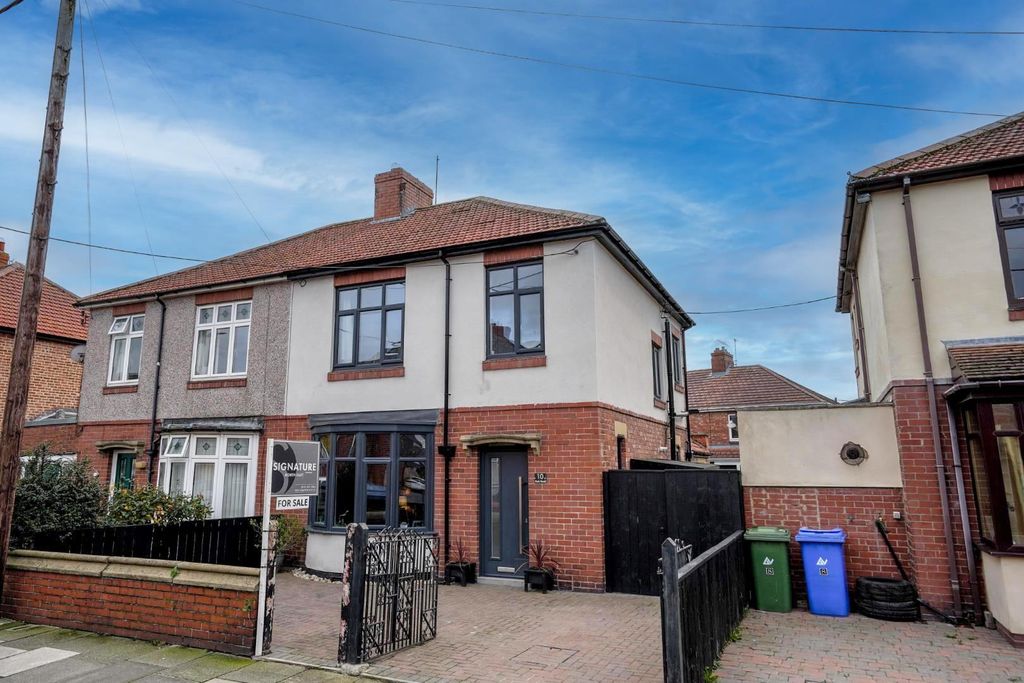 Property photo 1 of 9 External