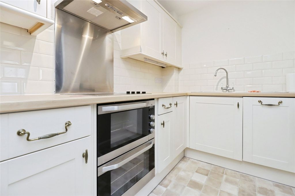 Property photo 2 of 18 Kitchen