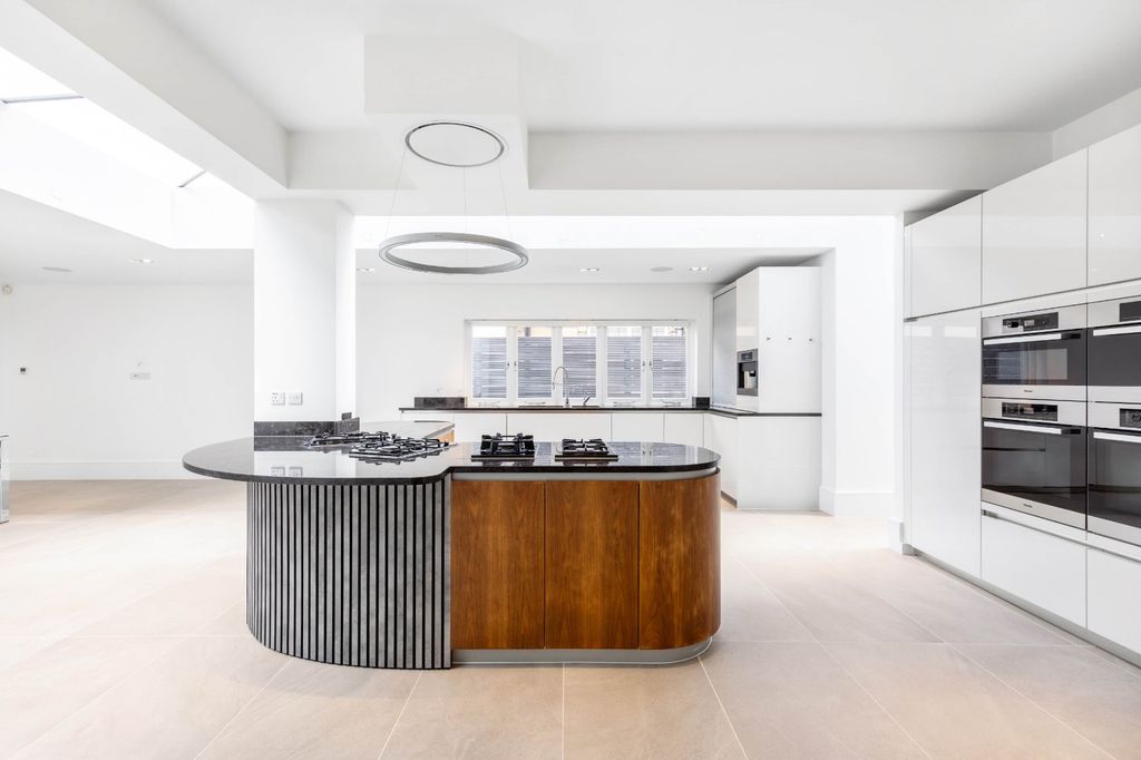 Property photo 3 of 13 Kitchen