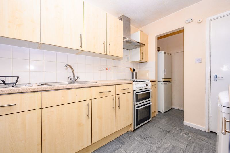 Property photo 2 of 18 Kitchen