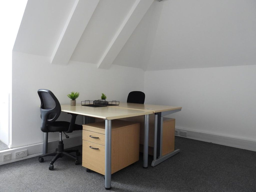 Property photo 3 of 7 Dh 2 Desk Office.Jpg