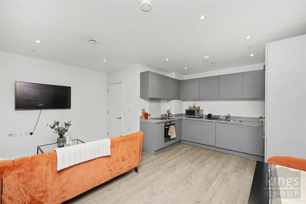 Property photo 1 of 17 Living Room/Kitchen